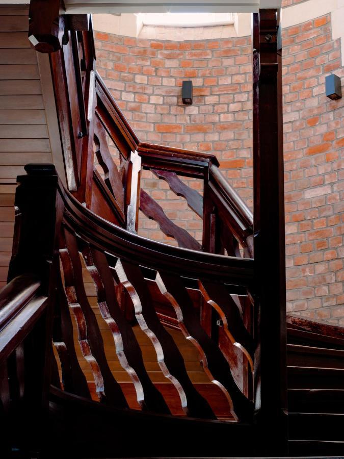 The Observatory Hotel Christchurch Luaran gambar The staircase