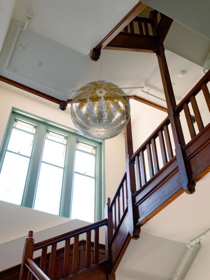 The Observatory Hotel Christchurch Luaran gambar The staircase