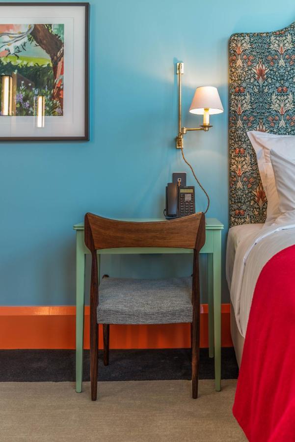 The Observatory Hotel Christchurch Luaran gambar A telephone in a hotel room