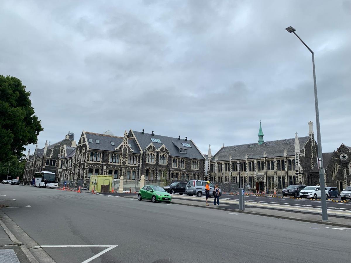 The Observatory Hotel Christchurch Luaran gambar The school buildings from the north